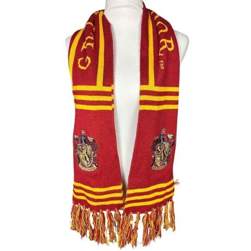 The Wizarding World of Harry Potter Gryffindor Scarf - Universal Studios Orlando